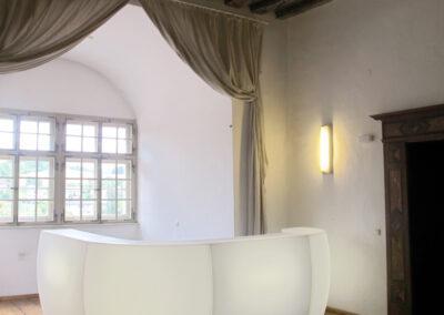 Fabelzimmer mit Bar im Schloss Weinberg
