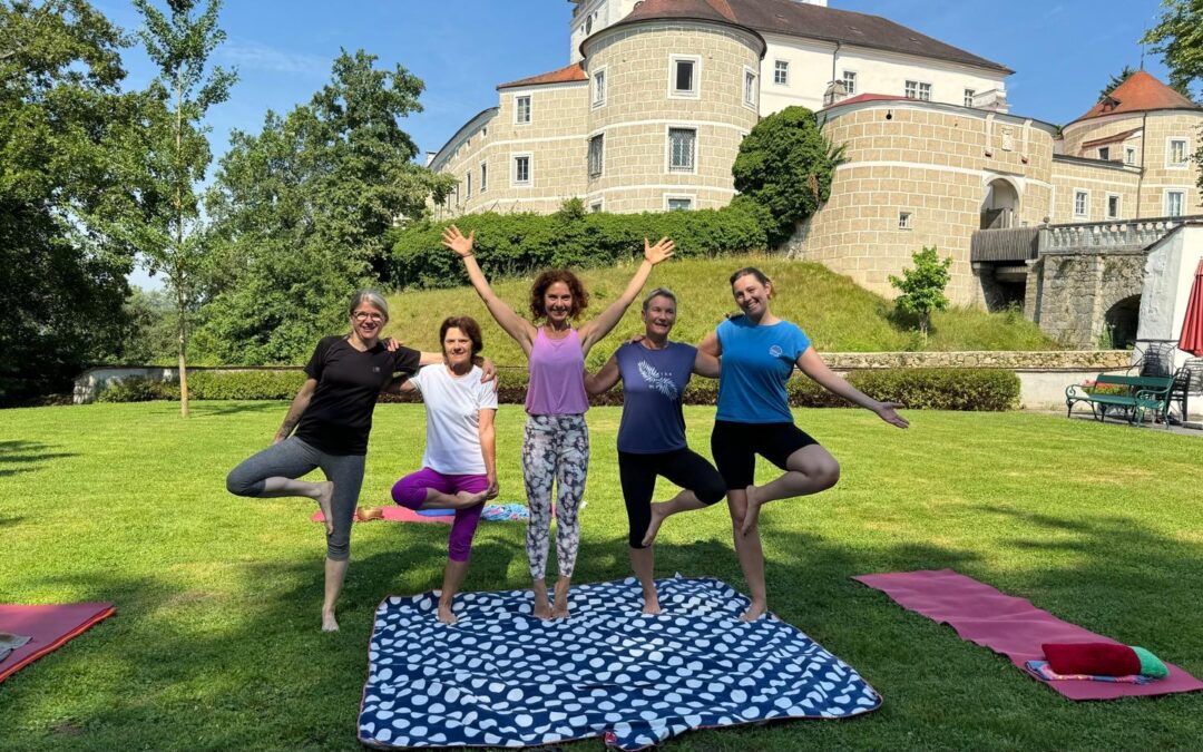 Yoga im Park und Schlossfrühstück